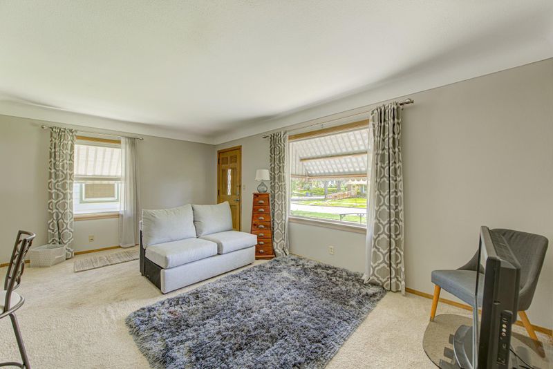 1889 Iowa Ave E, Saint Paul, MN 55119