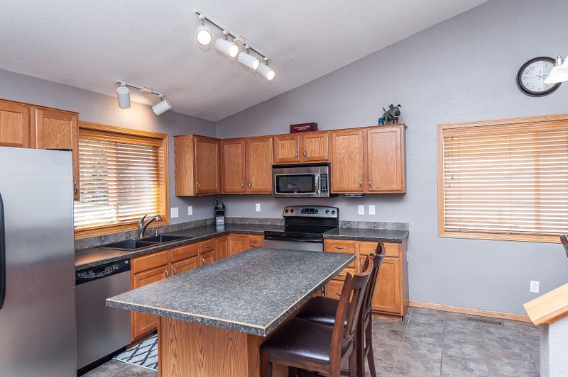 1114 Peregrine Dr SE, Rochester, MN 55904
