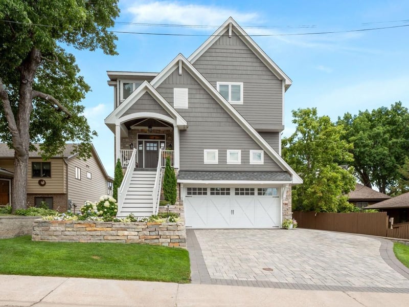 2048 Shorewood Ln, Mound, MN 55364