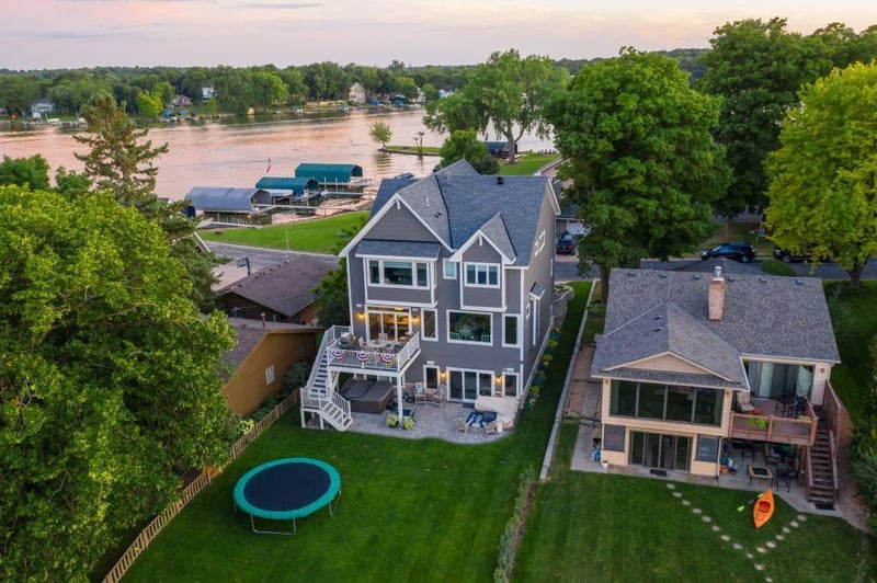 2048 Shorewood Ln, Mound, MN 55364
