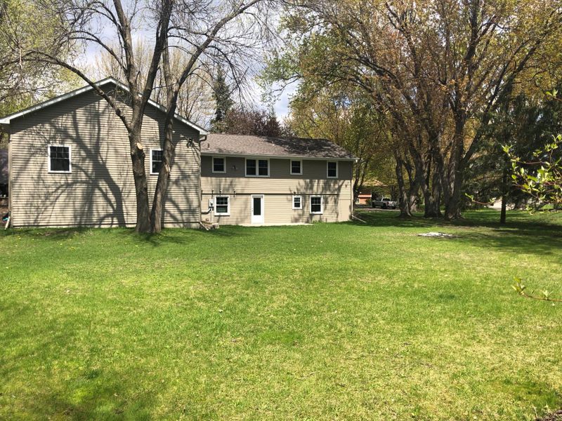2485 Bobolink Rd, Long Lake, MN 55356