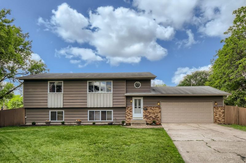 7925 Girard Ct N, Brooklyn Park, MN 55444