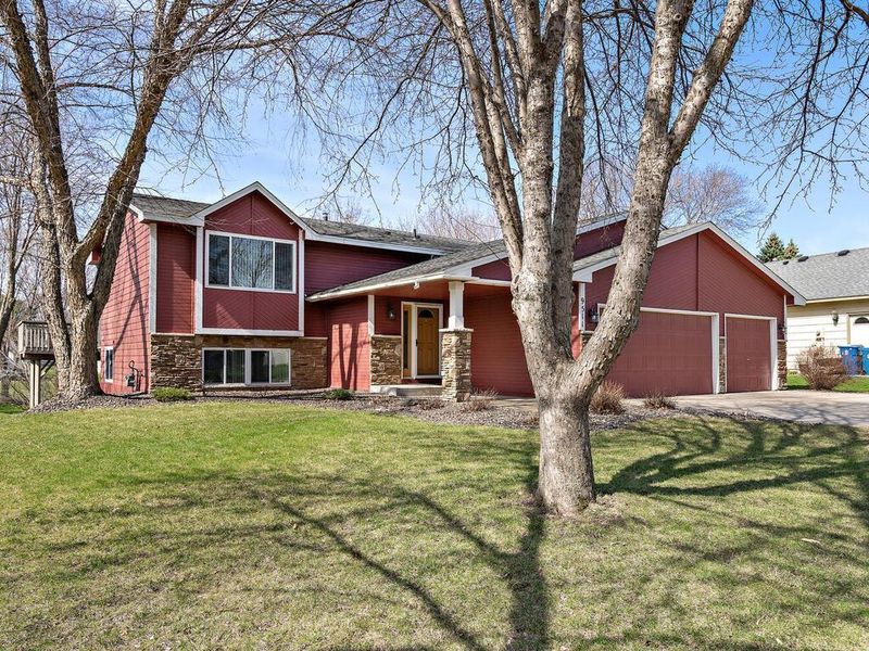 9511 Parkside Trl, Champlin, MN 55316