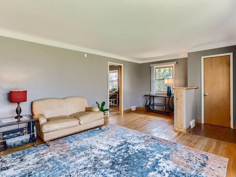 958 Ohio St, West Saint Paul, MN 55118