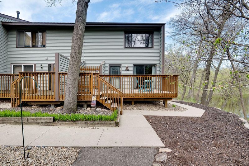 117 River Woods Ln, Burnsville, MN 55337