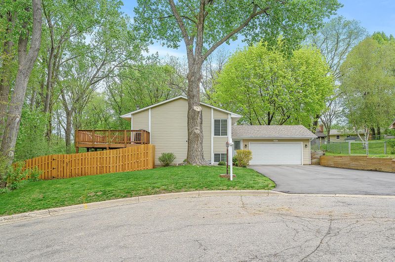 12755 Eagle Ridge Dr, Burnsville, MN 55337