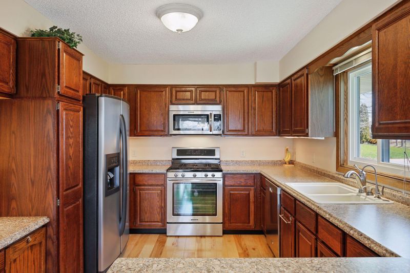 2466 75th St E, Inver Grove Heights, MN 55076