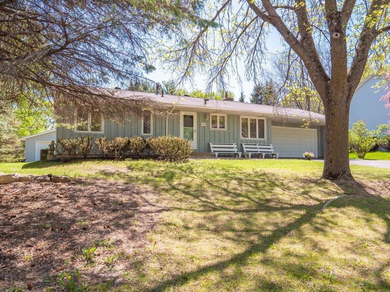 7709 W 101st St, Bloomington, MN 55438