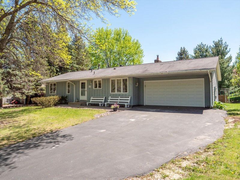7709 W 101st St, Bloomington, MN 55438