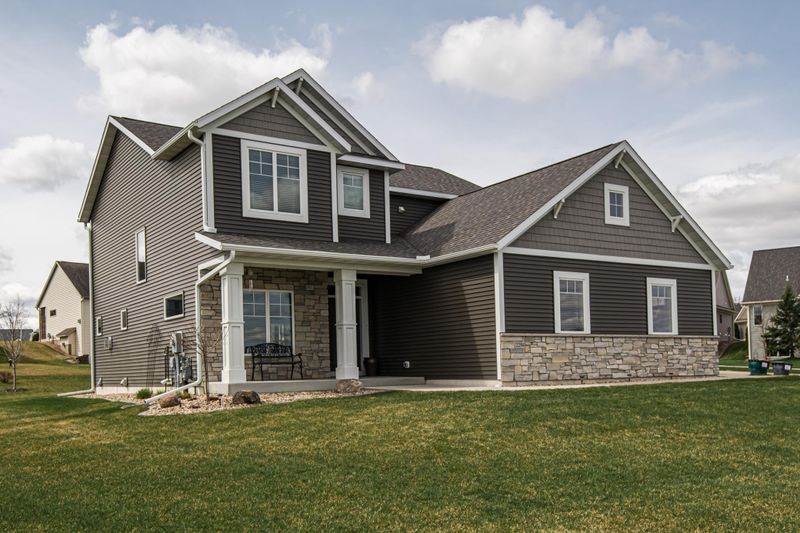 2294 Fieldstone Rd SW, Rochester, MN 55902