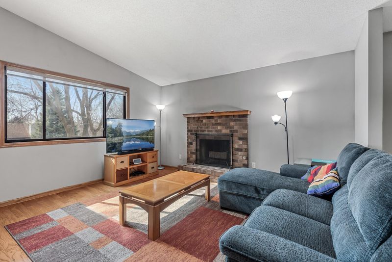 595 Donegal Cir, Shoreview, MN 55126