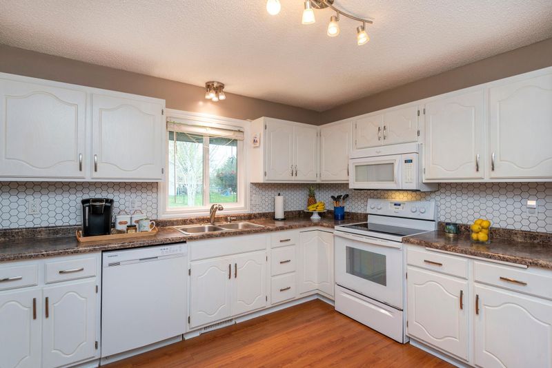 7093 Xenium Ln N, Maple Grove, MN 55311