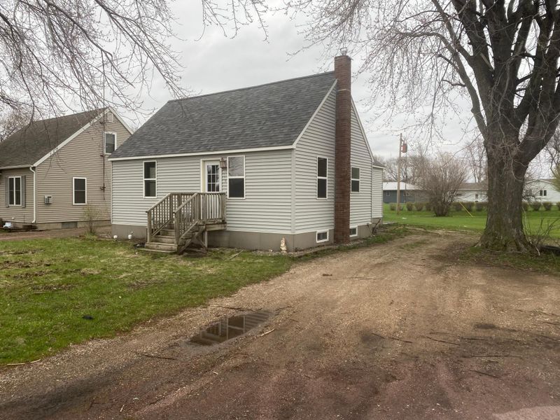 102 2nd St E, Morgan, MN 56266