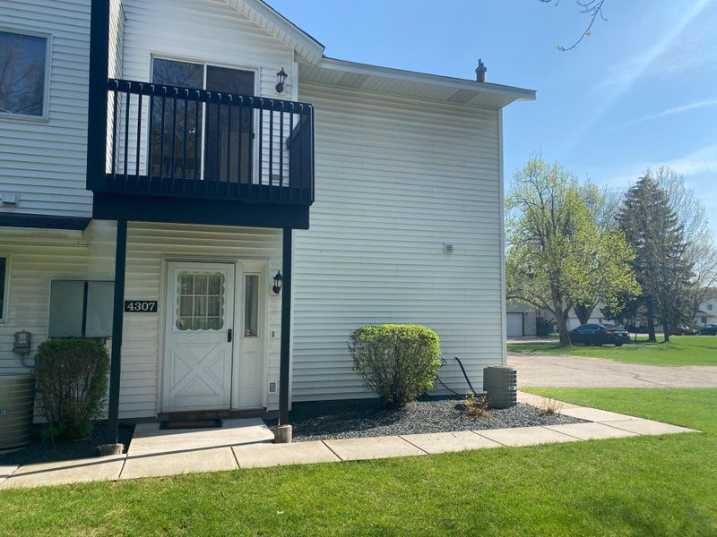 4307 Centerville Rd, Vadnais Heights, MN 55127