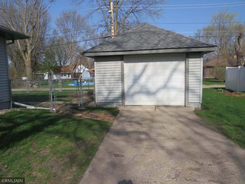 1704 Hennepin Ave N, Glencoe, MN 55336