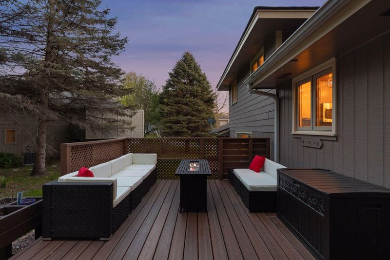 12651 Country View Ln, Burnsville, MN 55337
