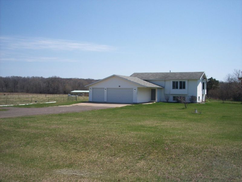 11837 Wilcox Rd, North Branch, MN 55056
