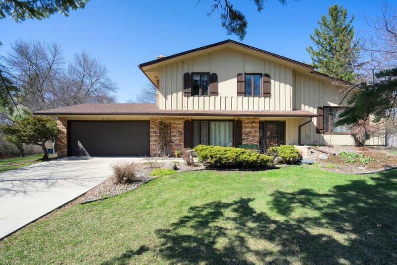 6900 137th Ct, Apple Valley, MN 55124