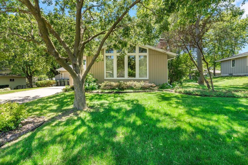 4309 W 98th St, Bloomington, MN 55437