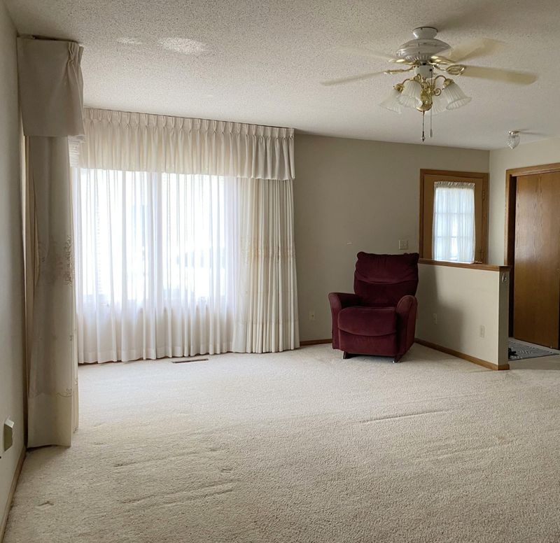 1348 8th Ave, Windom, MN 56101