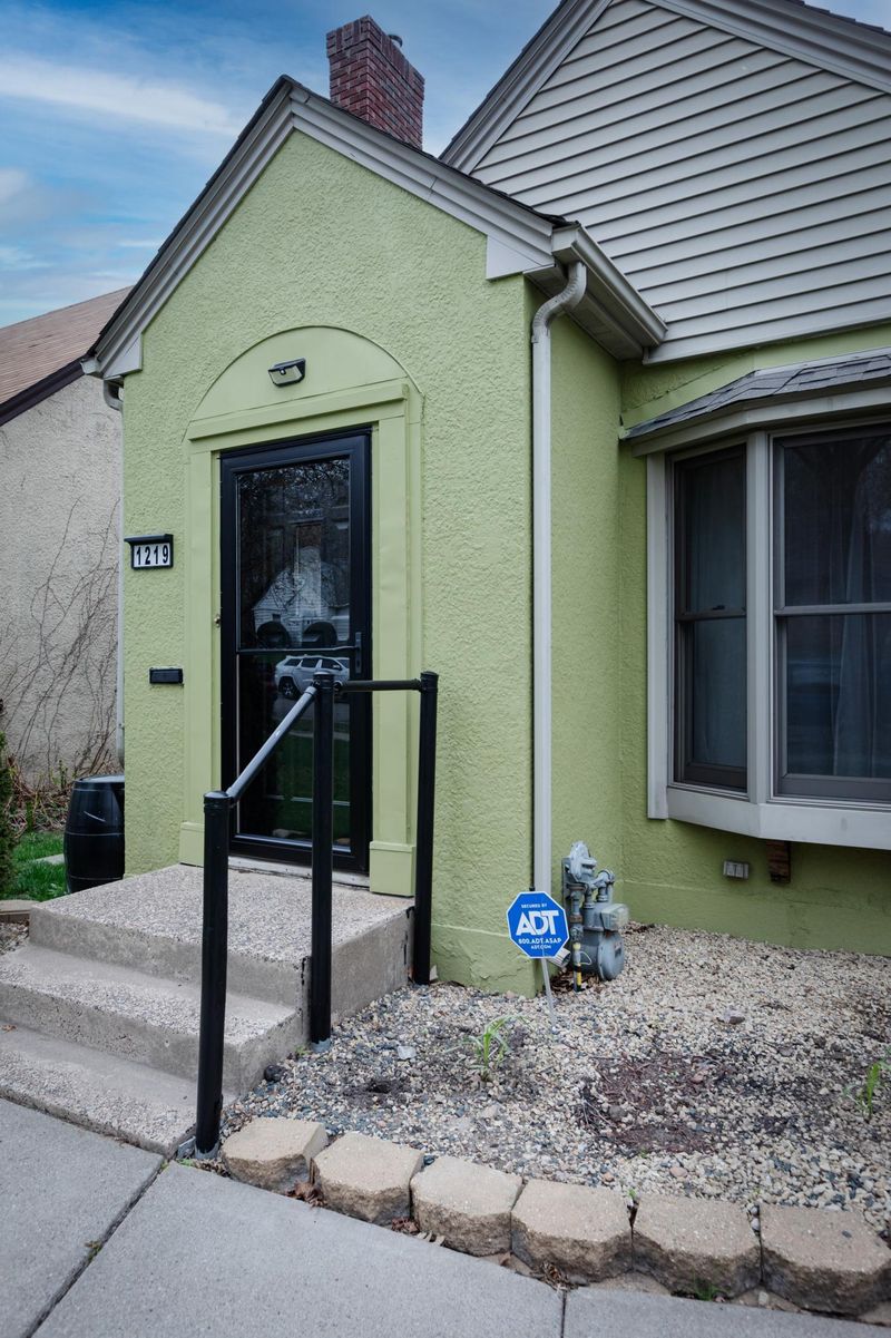 1219 Mclean Ave, Saint Paul, MN 55106
