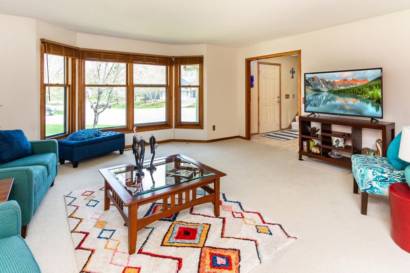 1154 Tiffany Cir S, Eagan, MN 55123
