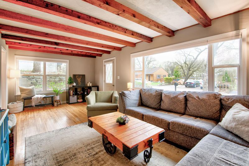 18816 Chestnut Ln, Minnetonka, MN 55345