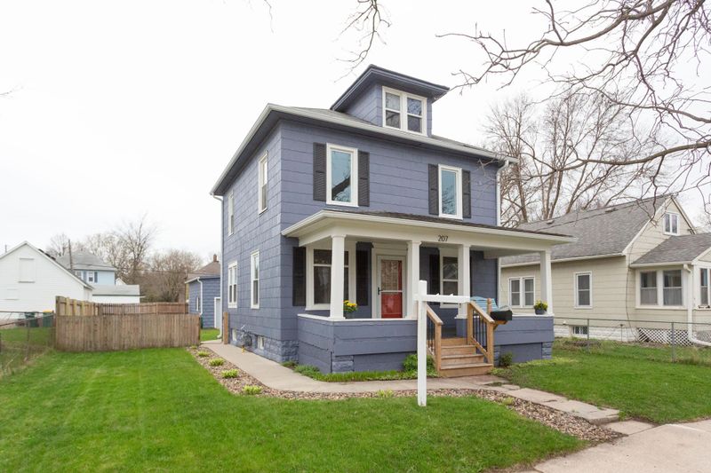 207 10th Ave NE, Rochester, MN 55906