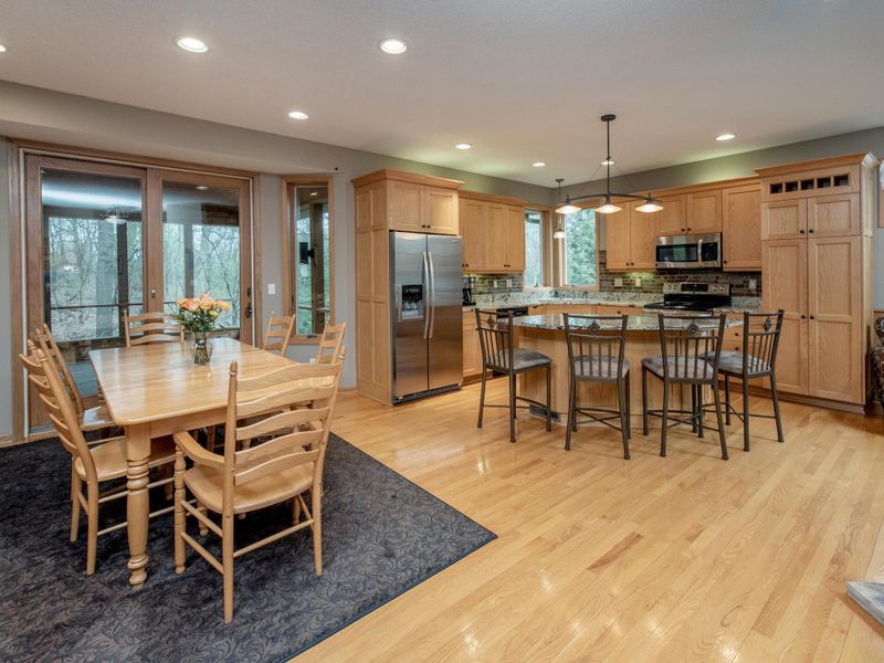 788 Henslow Ave N, Oakdale, MN 55128