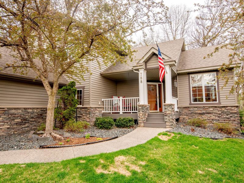788 Henslow Ave N, Oakdale, MN 55128