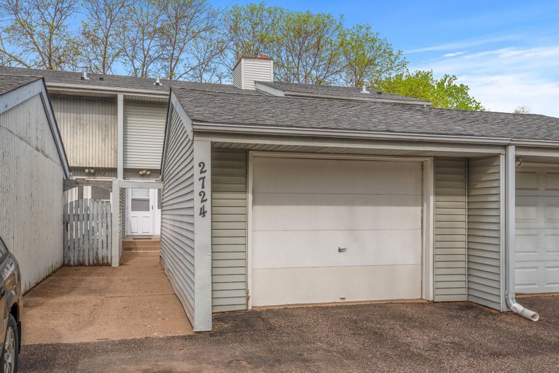 2724 Hawthorne Ave E, Maplewood, MN 55119