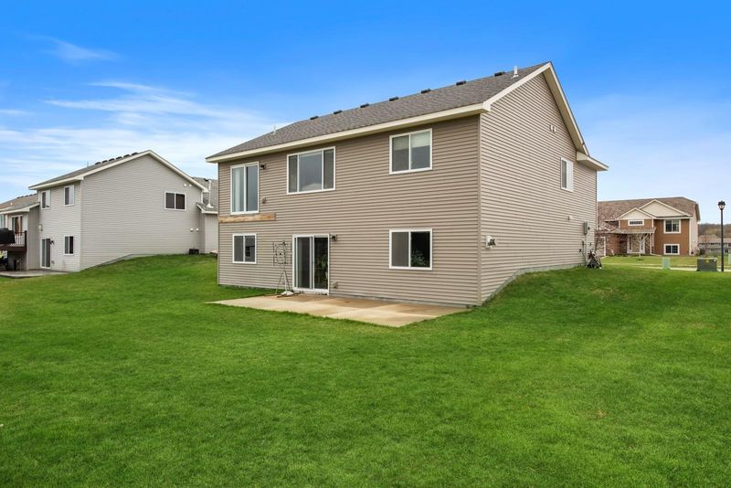 102 9th Ave SE, Isanti, MN 55040