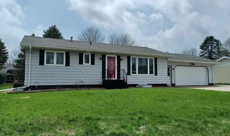 18 Brook St, Morris, MN 56267