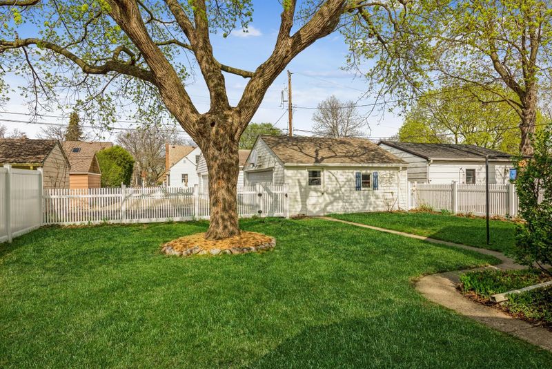 4207 Zenith Ave N, Robbinsdale, MN 55422