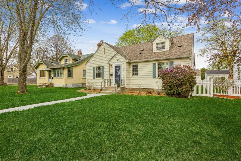 4207 Zenith Ave N, Robbinsdale, MN 55422