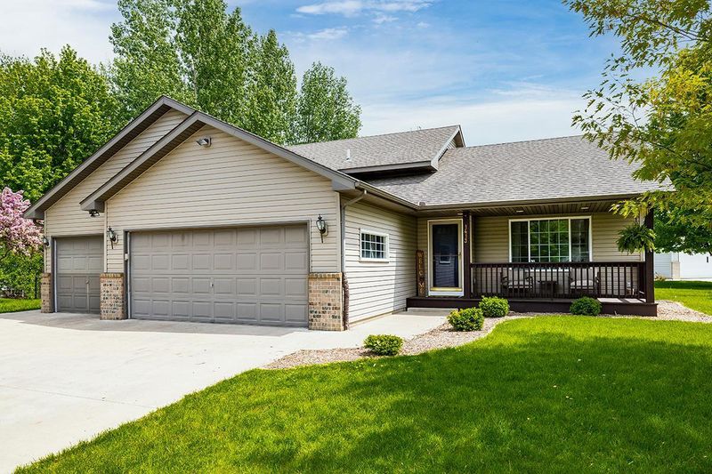 1413 Creekside Dr, Waconia, MN 55387