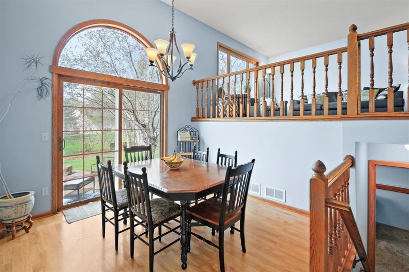 929 Jefferson Ln, Eagan, MN 55123