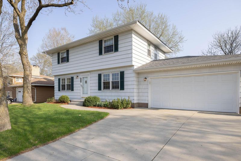 2070 Diffley Rd, Eagan, MN 55122