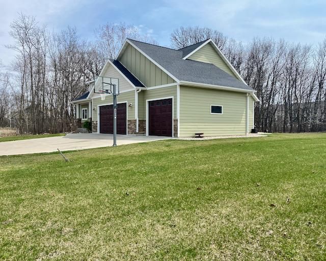 220 Oak Marsh Dr, Mankato, MN 56001