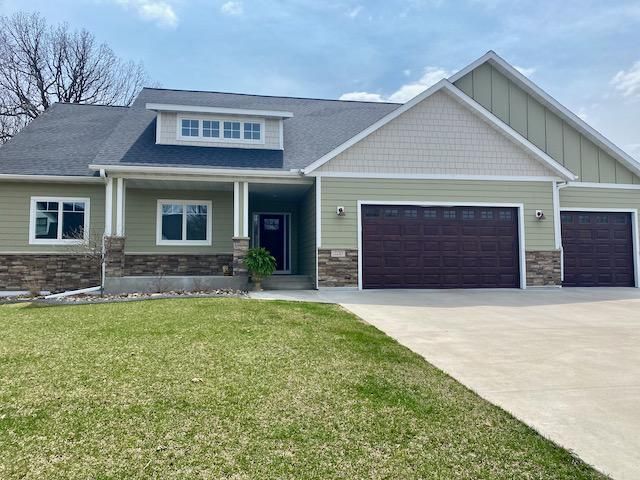 220 Oak Marsh Dr, Mankato, MN 56001