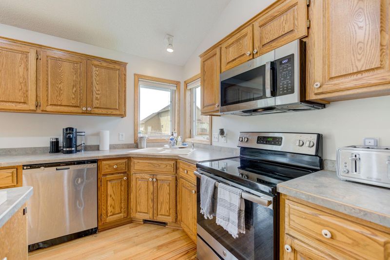 709 Meadow View Ln SE, Lonsdale, MN 55046