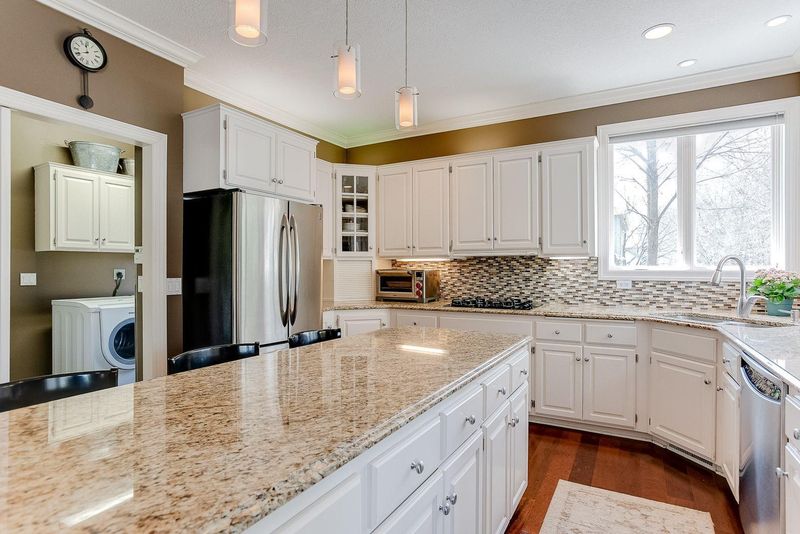 6520 Nez Perce Dr, Chanhassen, MN 55317