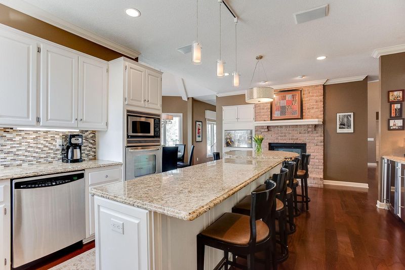 6520 Nez Perce Dr, Chanhassen, MN 55317