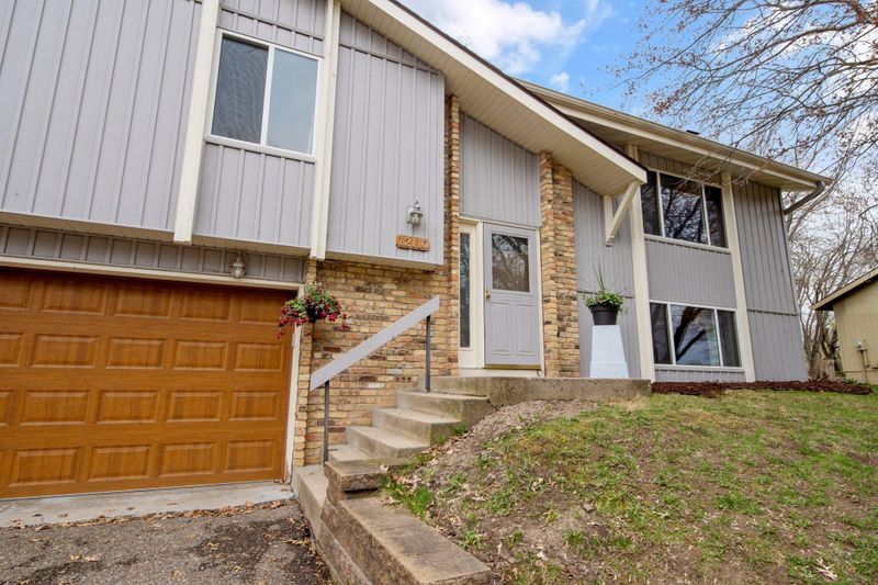 12110 Red Oak Ct S, Burnsville, MN 55337