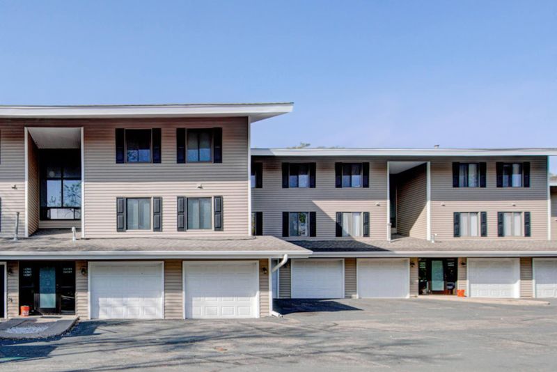 14307 Fairway Dr, Eden Prairie, MN 55344