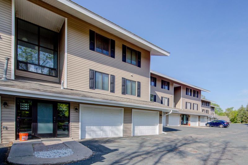 14307 Fairway Dr, Eden Prairie, MN 55344