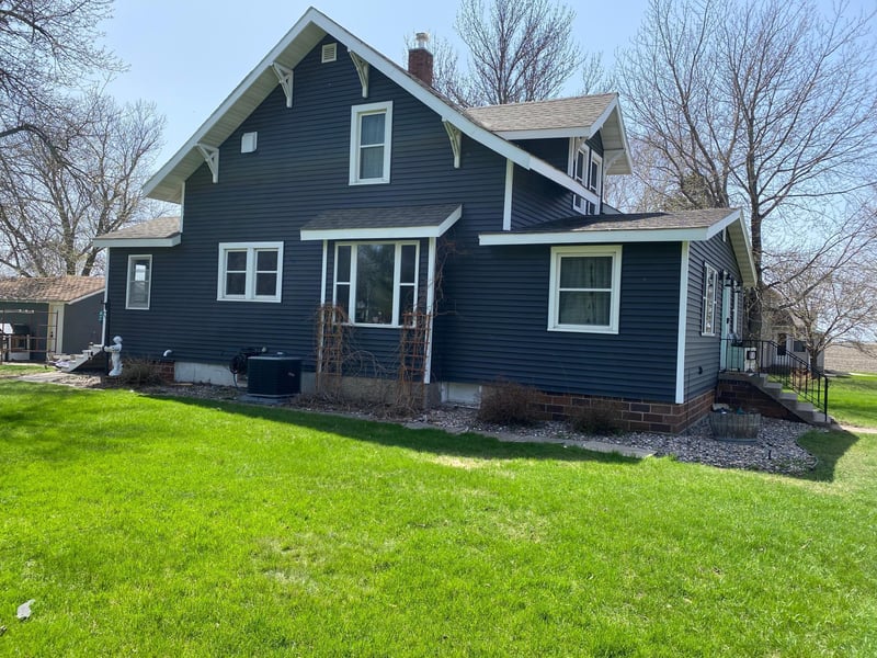 610 2nd St, Lucan, MN 56255