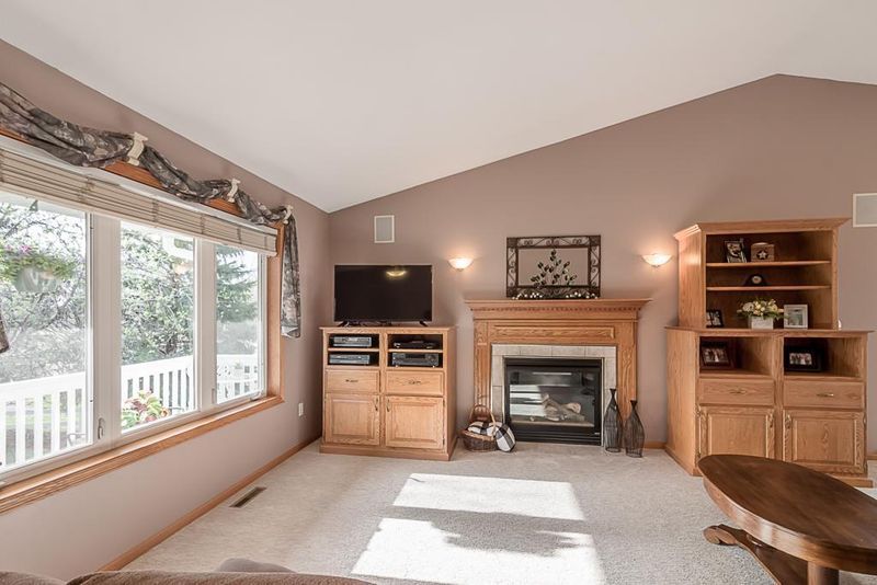 38569 Woodview Ln, Le Center, MN 56057