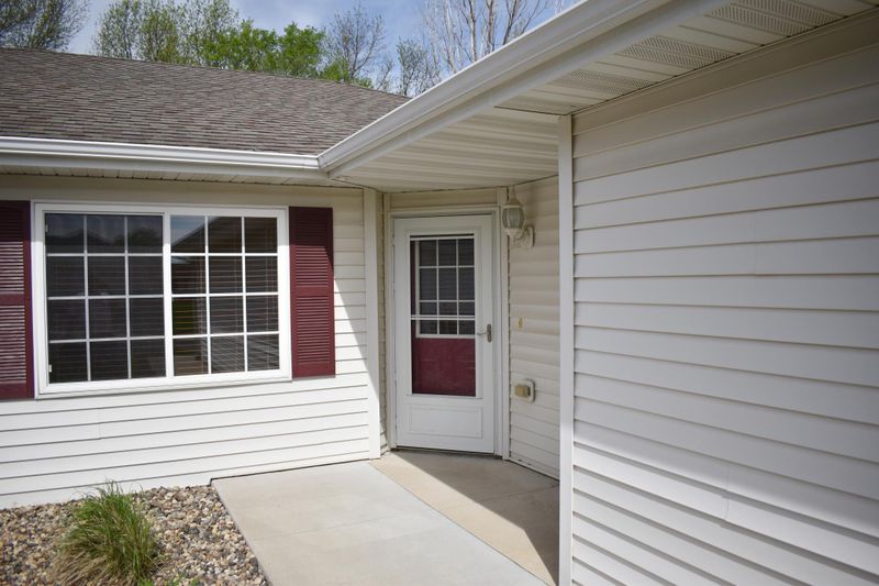 250 Cedar Cove Ln, Owatonna, MN 55060