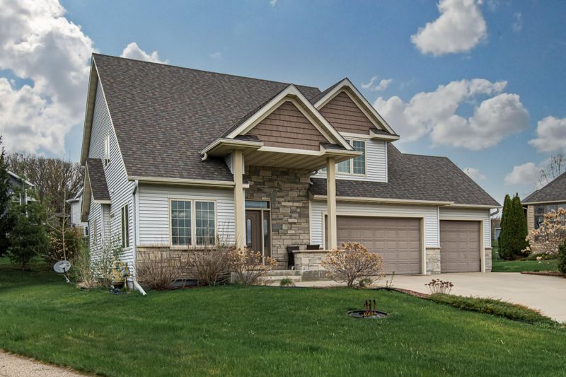 212 Bridgeview Ln SE, Rochester, MN 55904